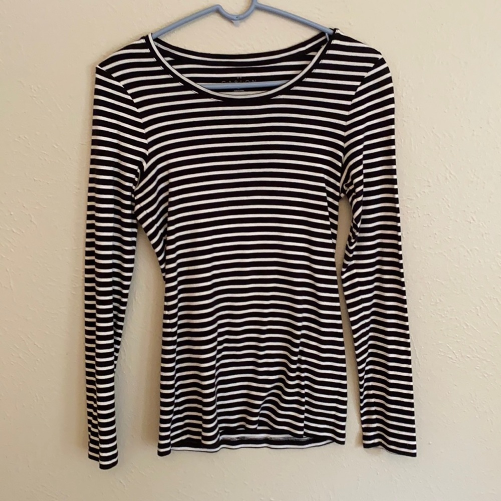 Caslon Black White T-Shirt. Cotton. Size Medium